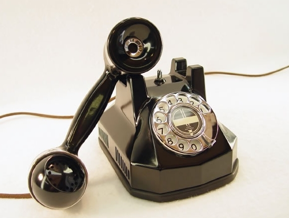 Automatic Electric Monophone 1A desktop telephone is an example of one of  the earliest elegant bakelite phones